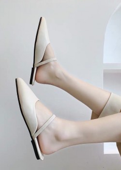 Pointy covered shoe