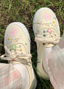 Cute graffiti canvas shoes