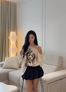 Doggy Slanted Knitted Blouse