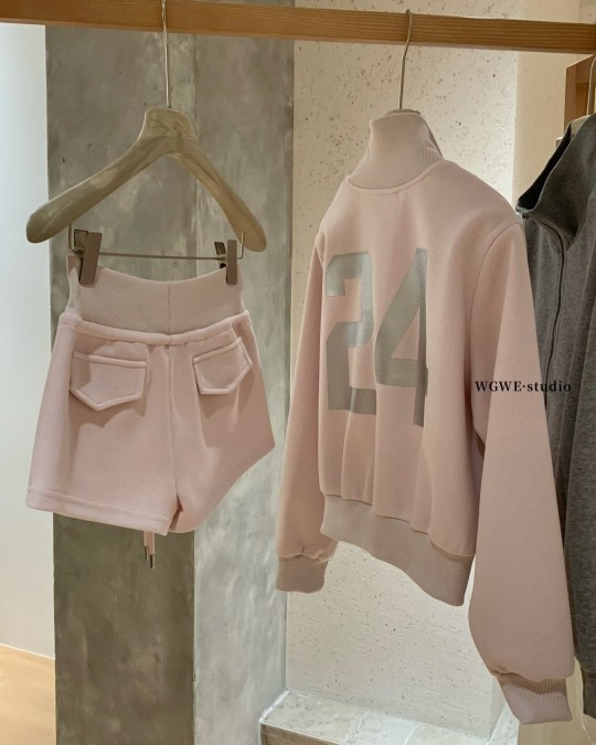 24 Printed Jacket & Shorts Set