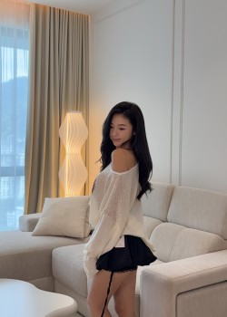 Doggy Slanted Knitted Blouse