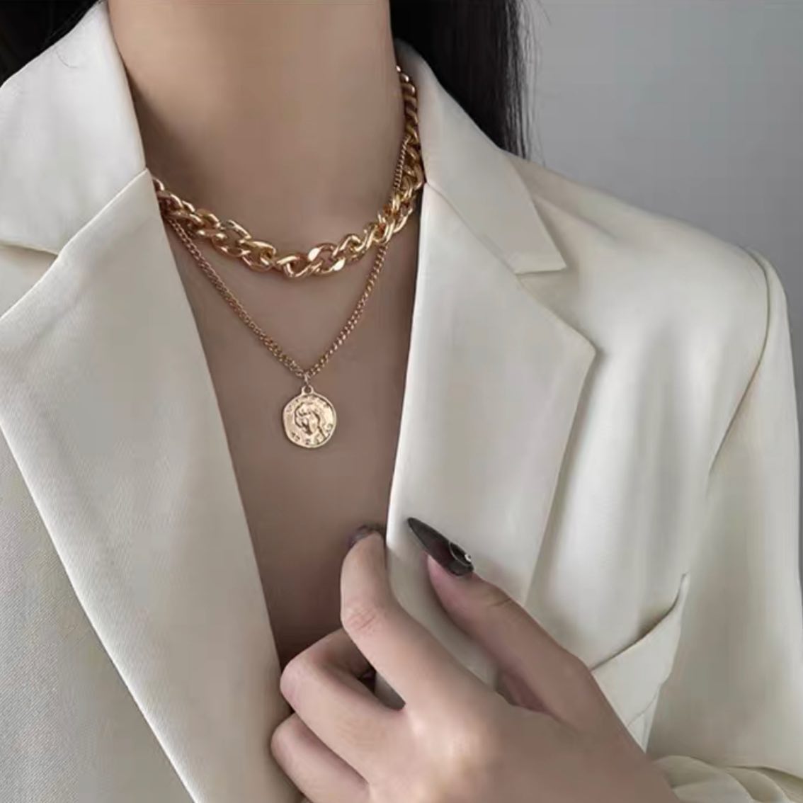 Thick chain & coin necklace