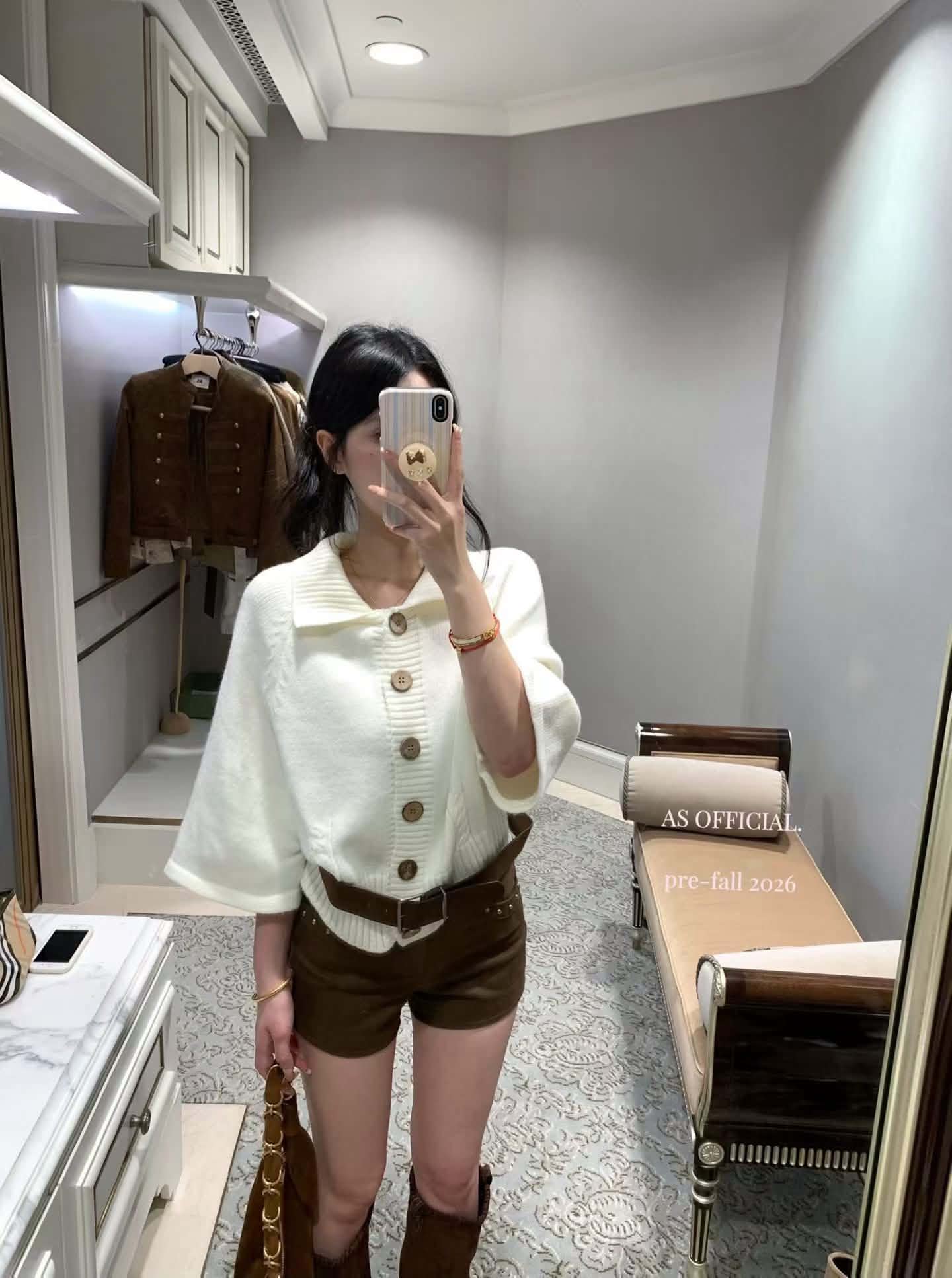 排扣中袖翻领毛衣