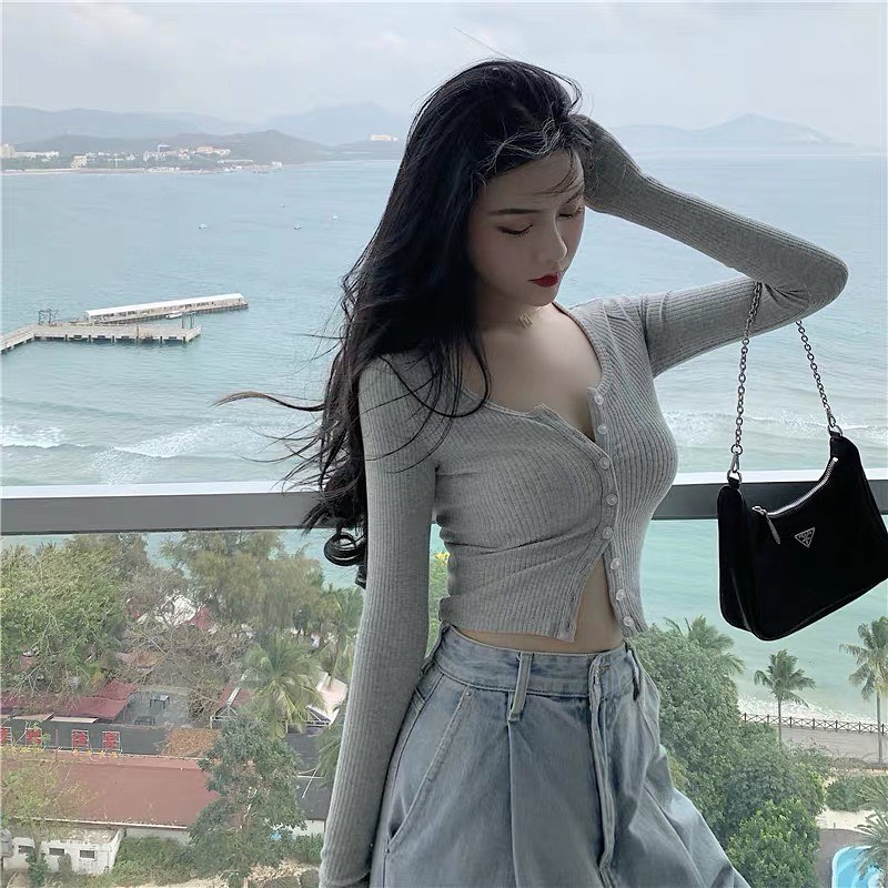 Round neck knitted button crop top