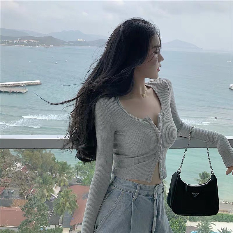 Round neck knitted button crop top