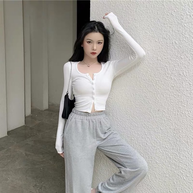Round neck knitted button crop top