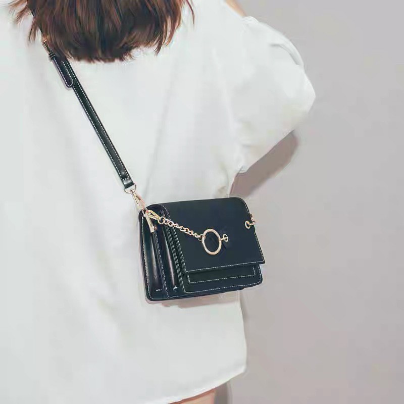 Label sling bag