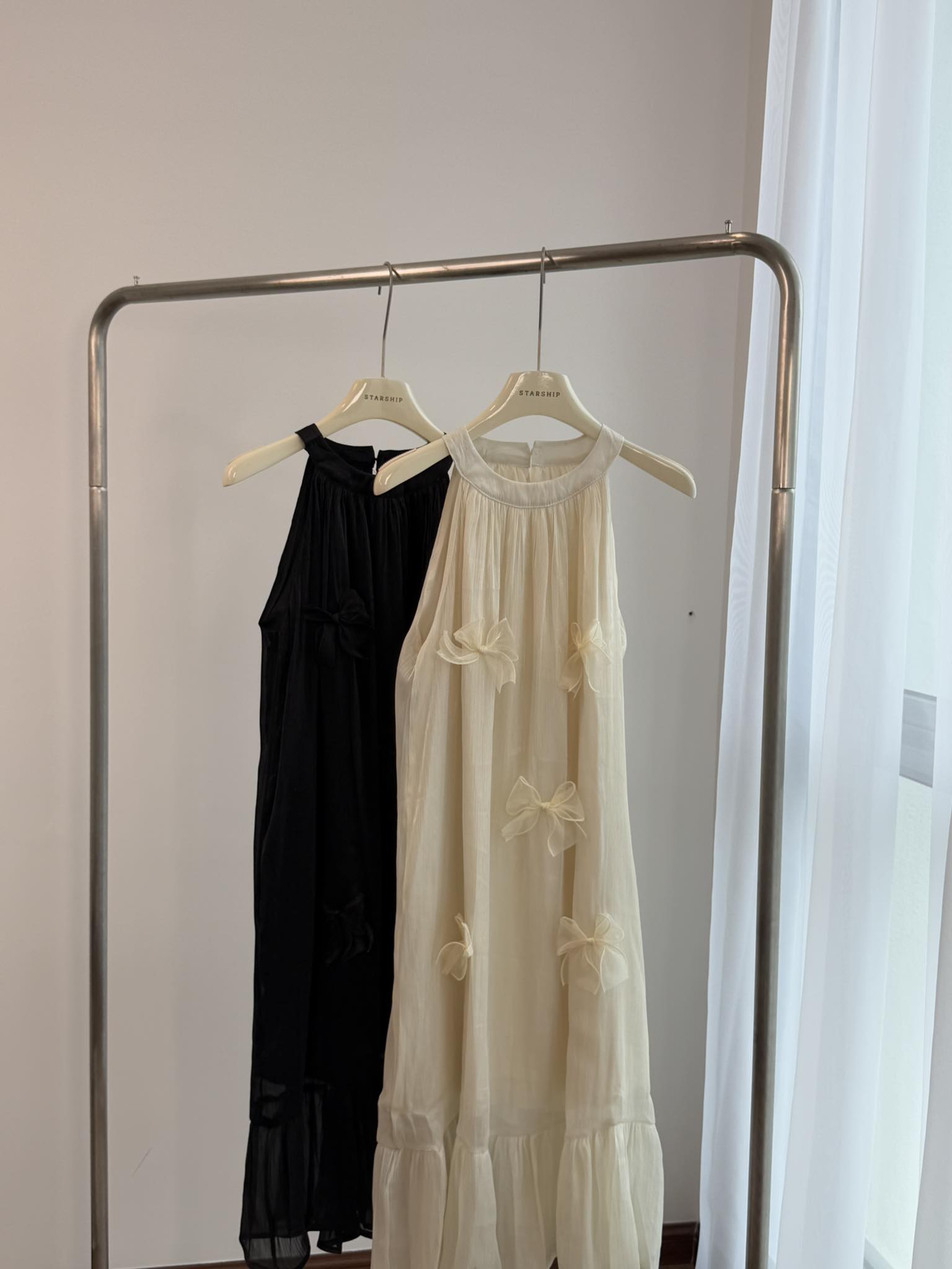 Sleeveless Ribbon Halter Dress