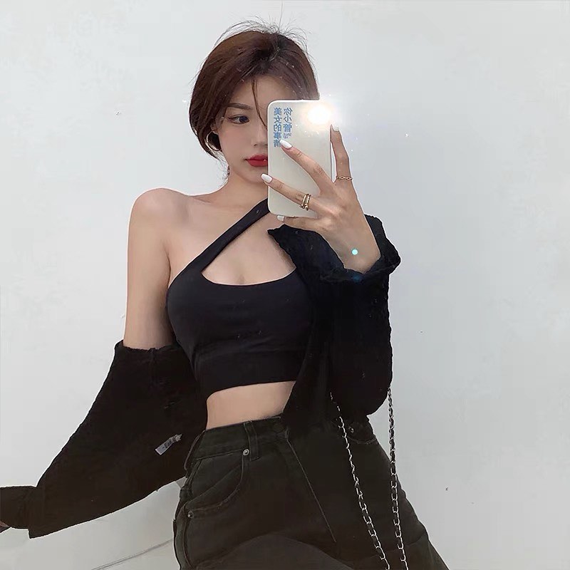 Slanted strap top with bra padding