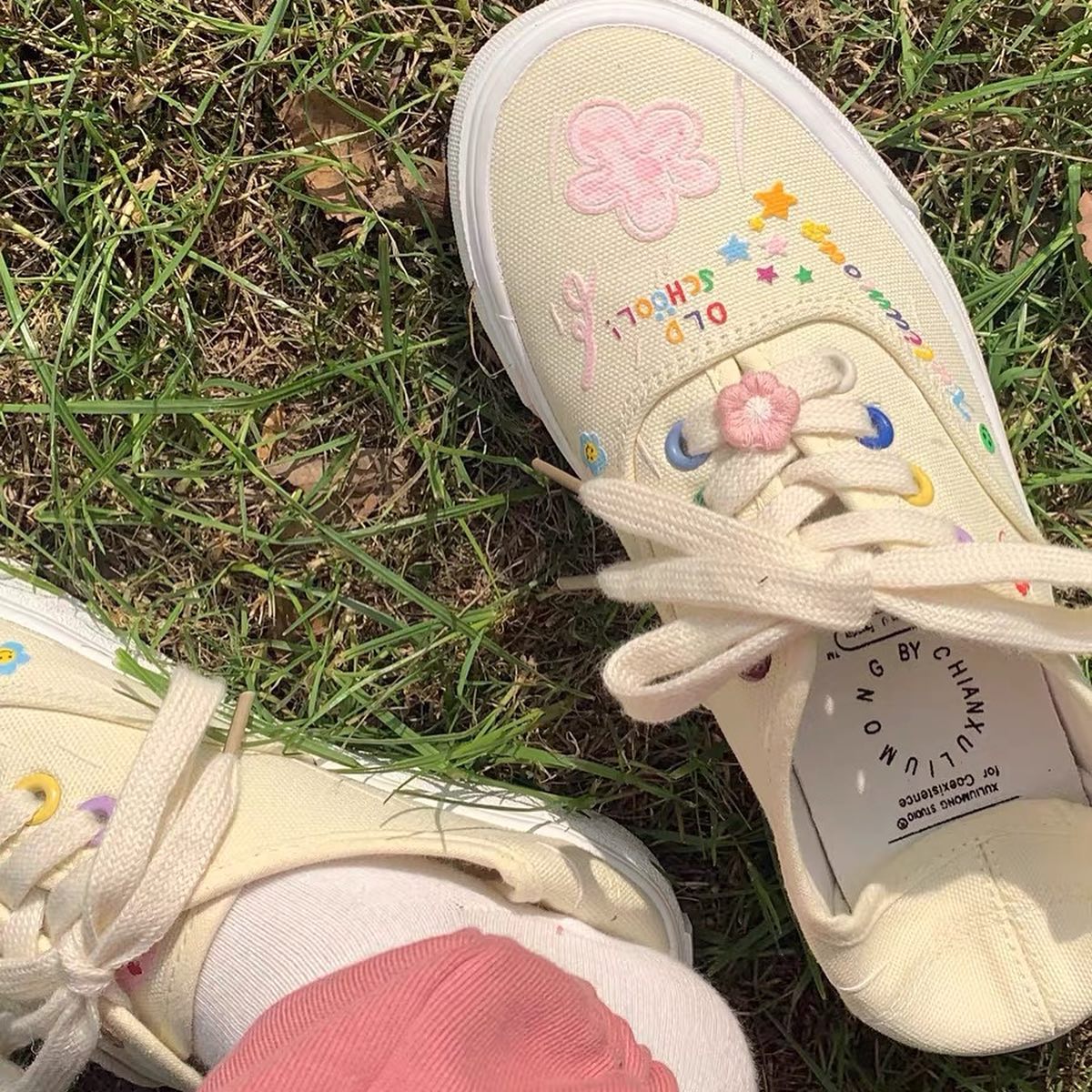 Cute graffiti canvas shoes