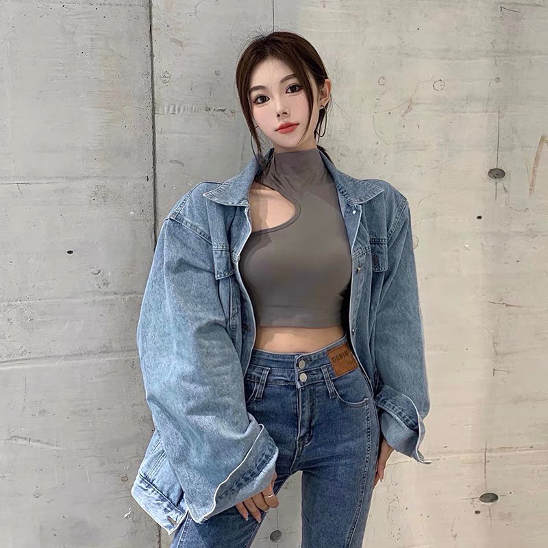 Turtle neck sleeveless crop top