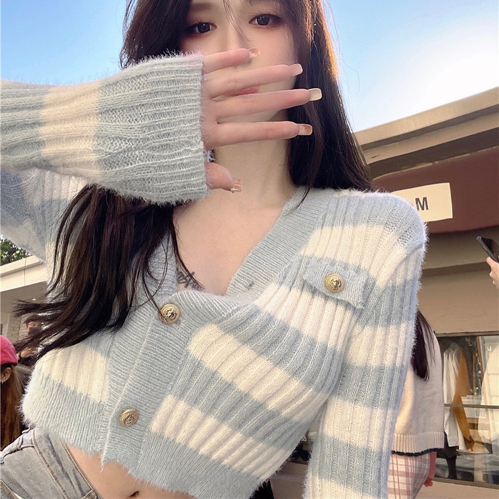 V neck stripe knitted blouse