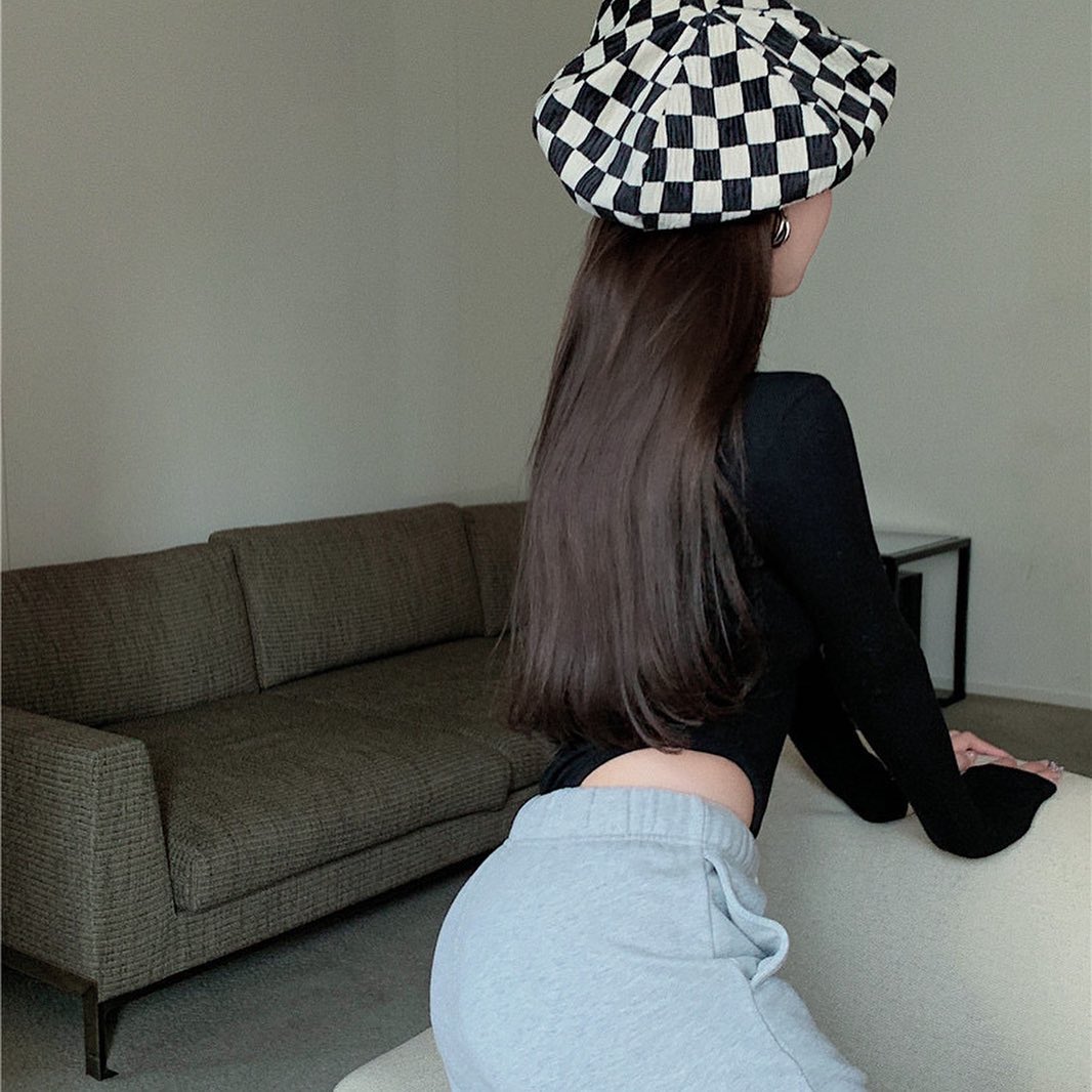 Long sleeve v neck body-con blouse