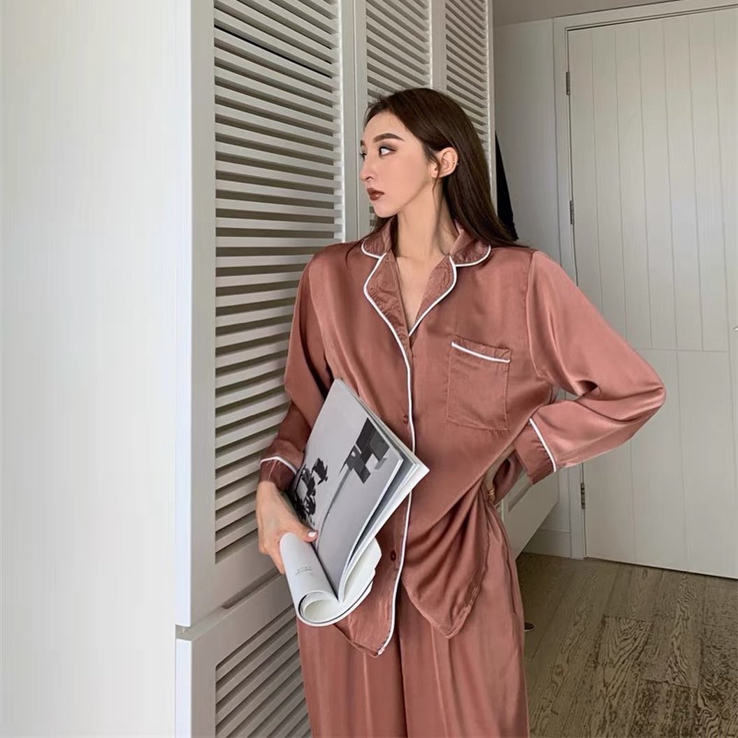 Silky pyjamas set wear