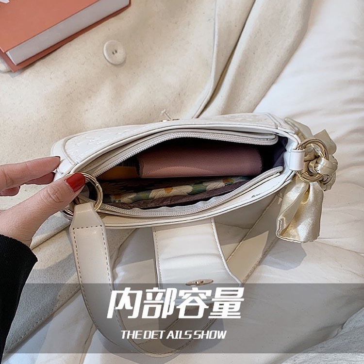 Ribbon shoulder bag