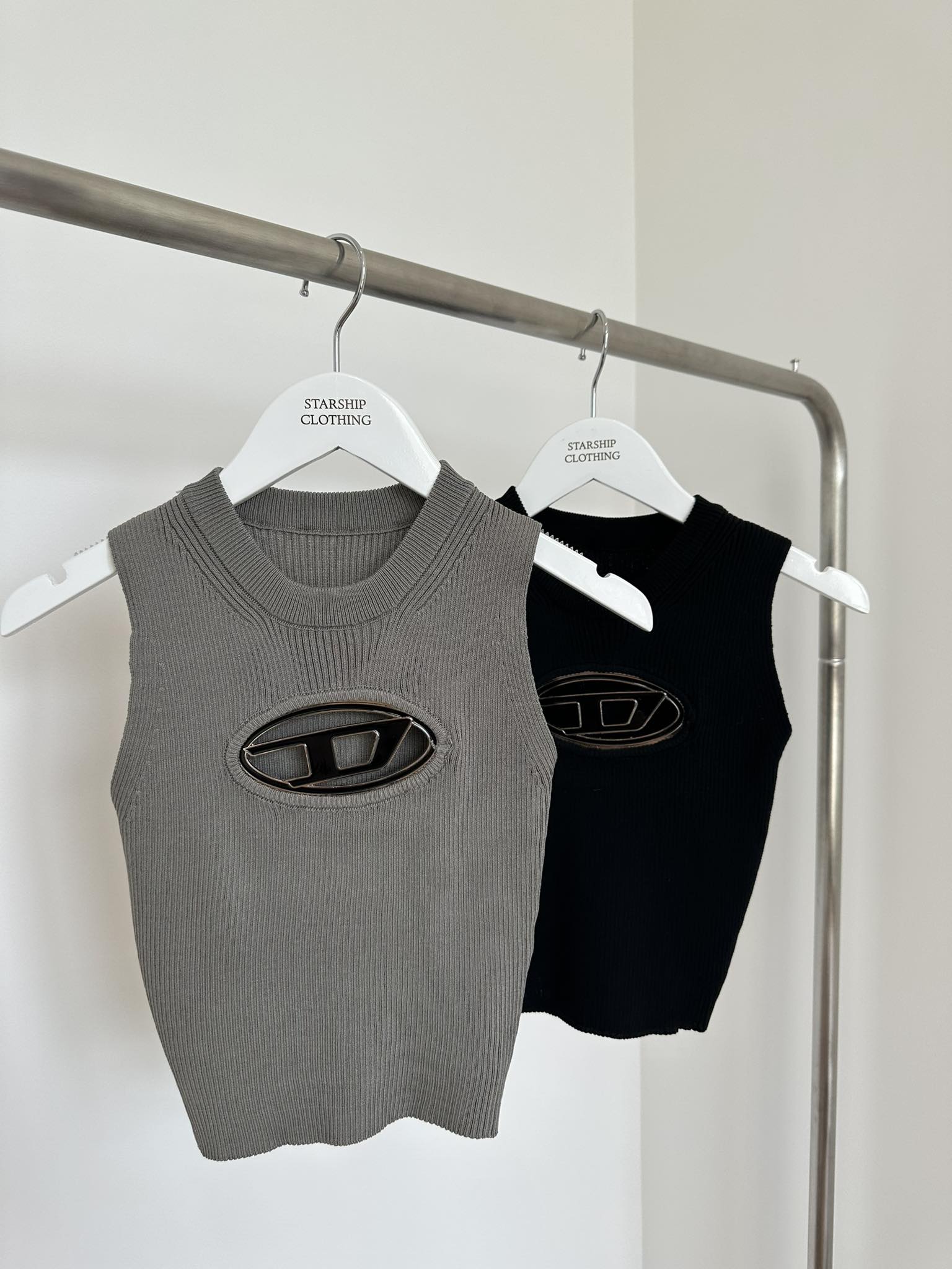 D Knitted Sleeveless Blouse