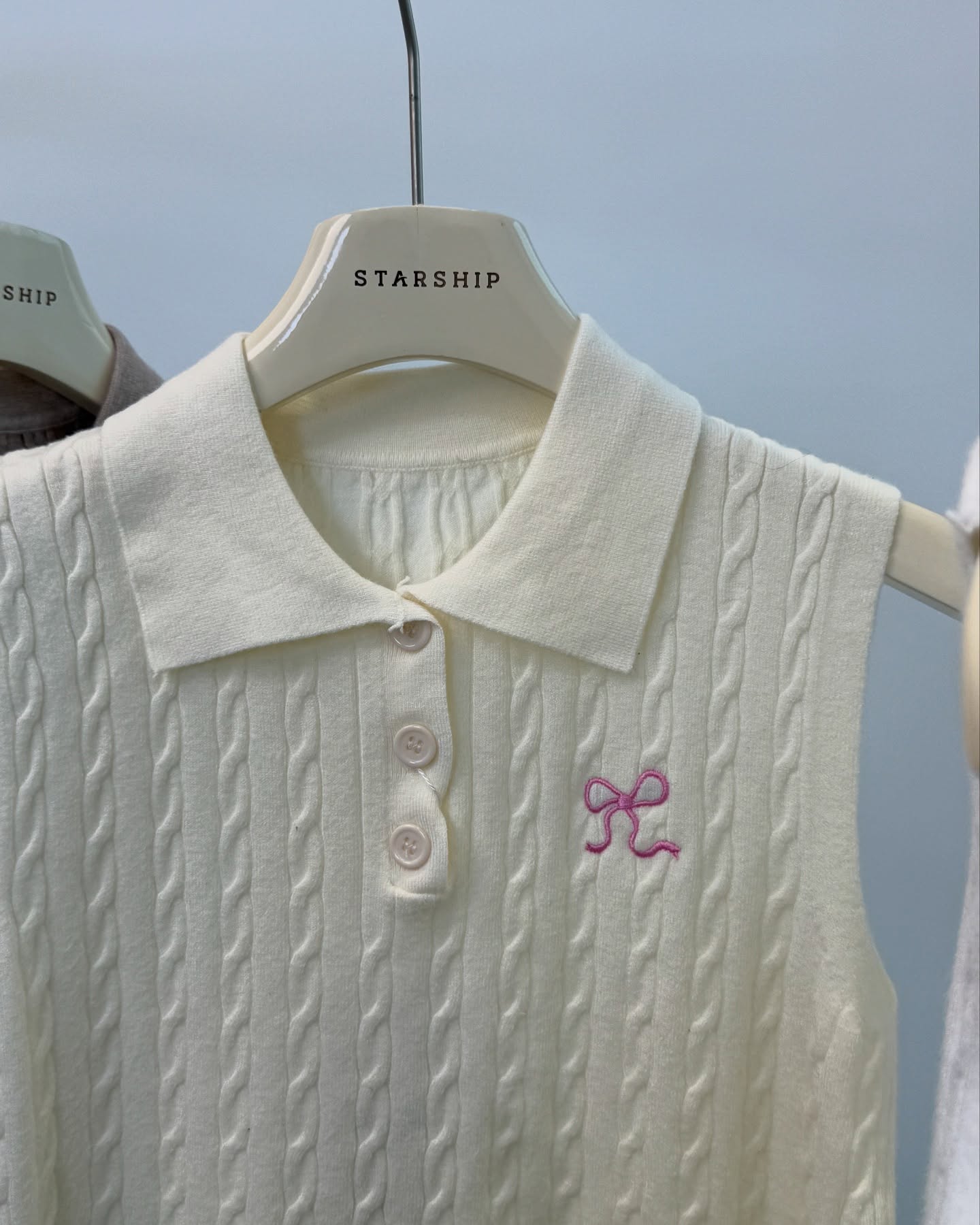 Sleeveless Ribbon Knitted Polo Blouse