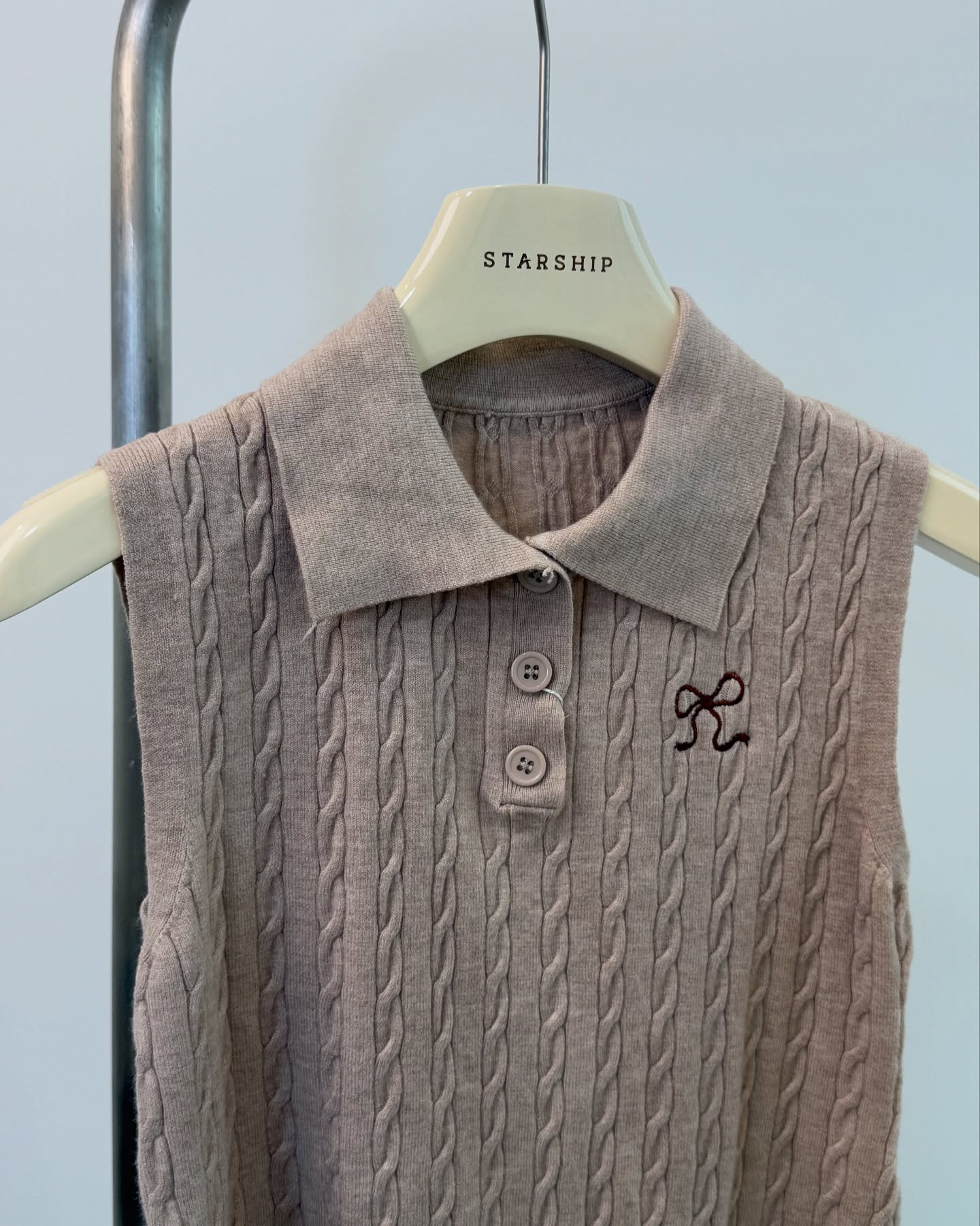 Sleeveless Ribbon Knitted Polo Blouse