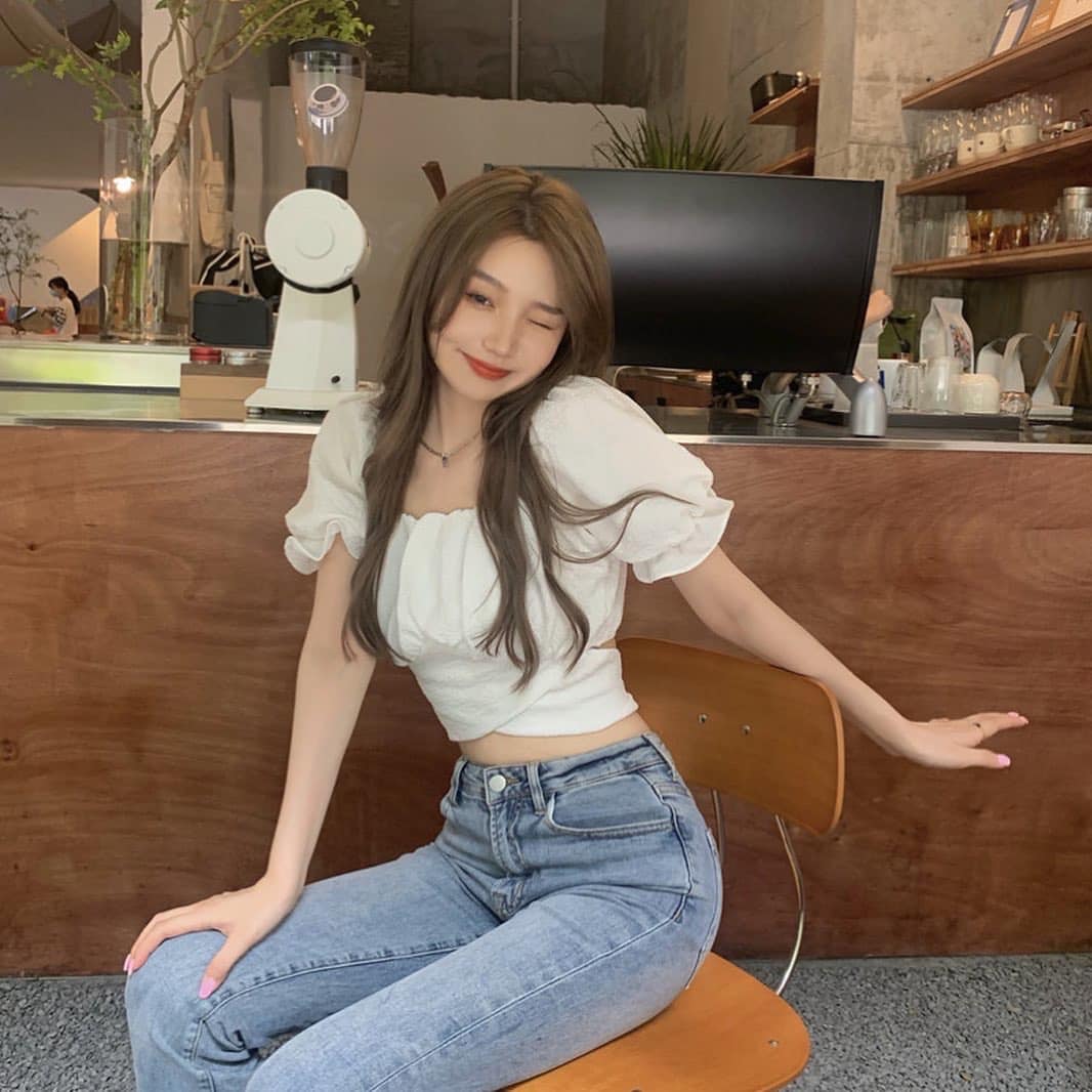 Ribbon Back Puffy Sleeve Blouse