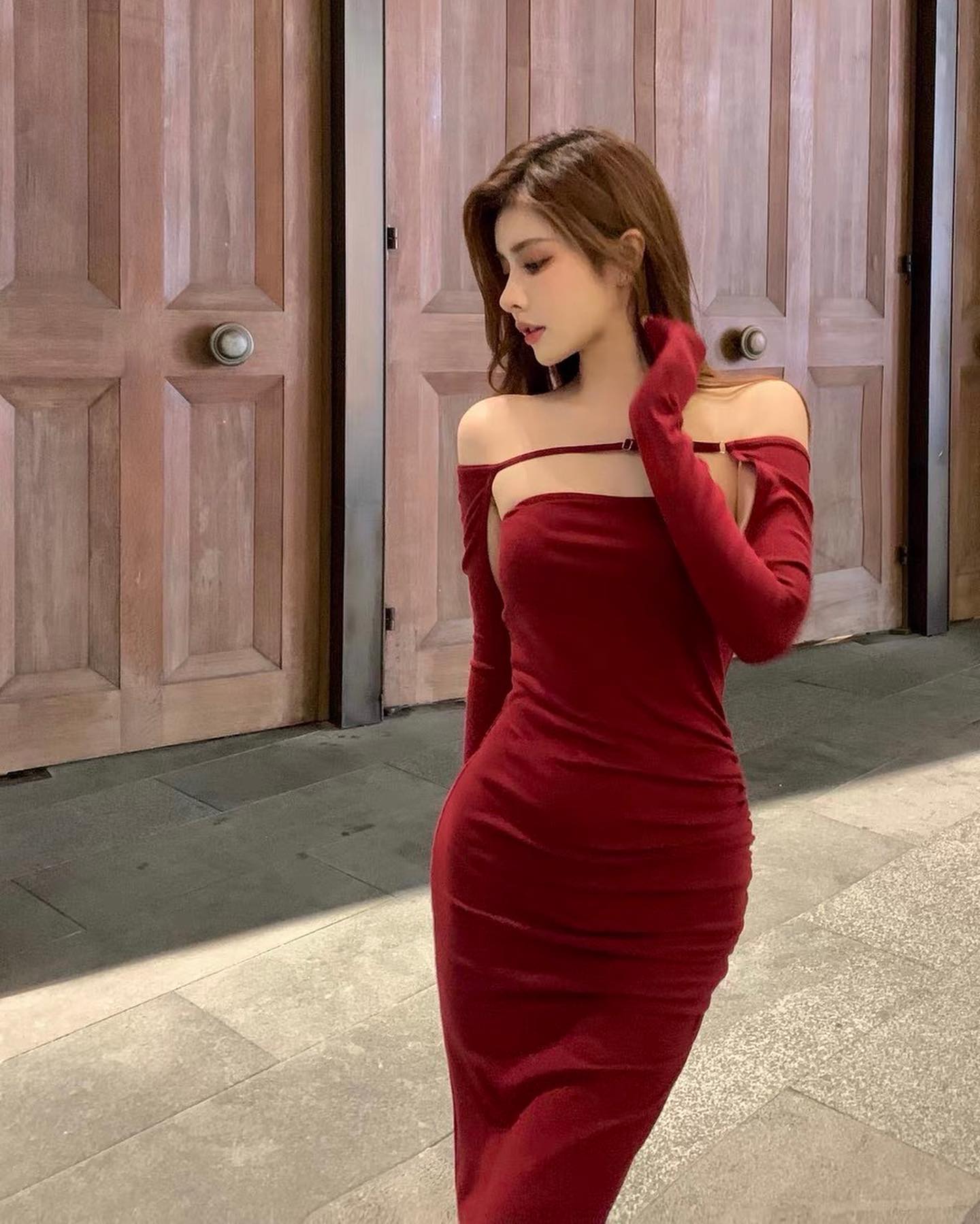 Off shoulder dress with sleeves