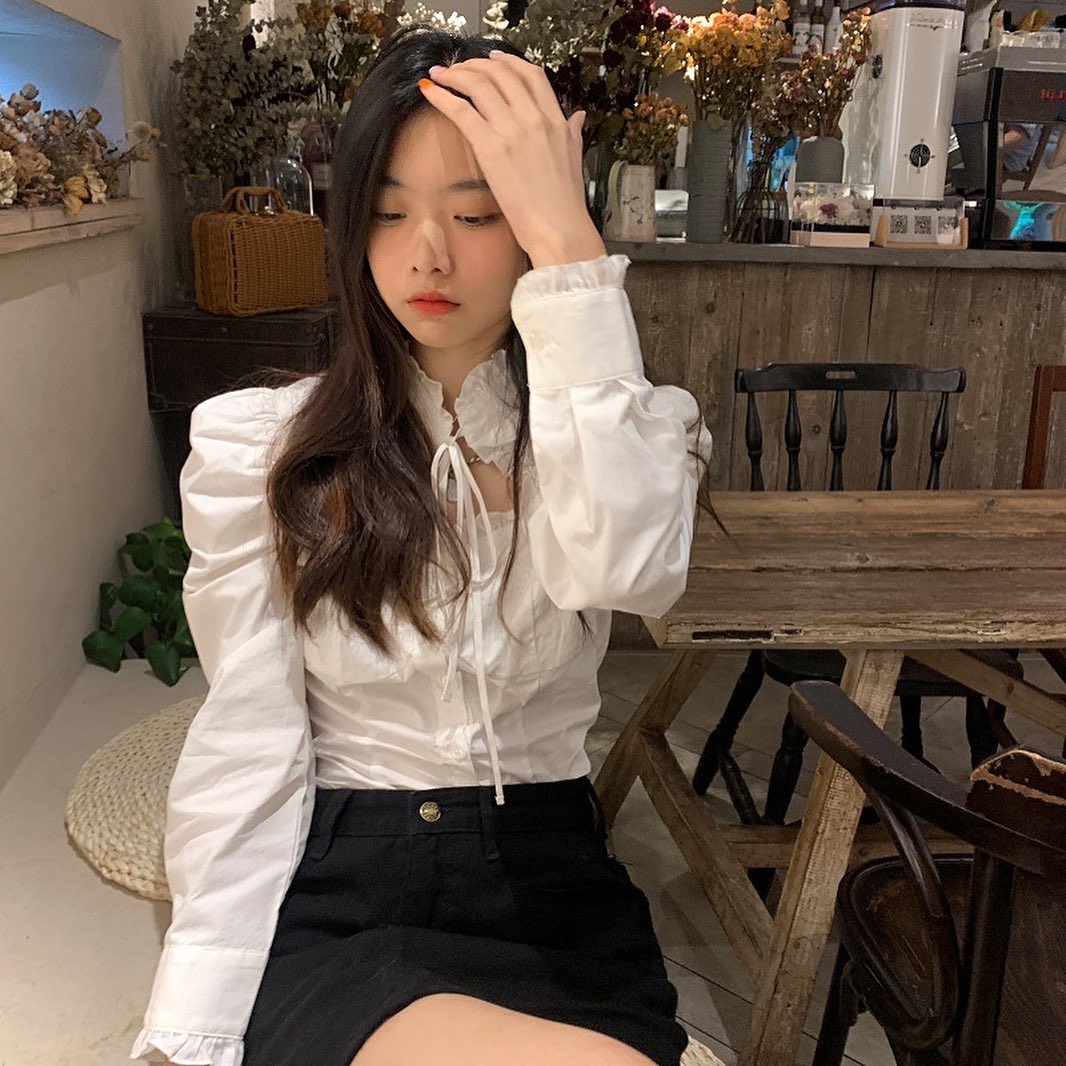 Puffy sleeve white shirt blouse