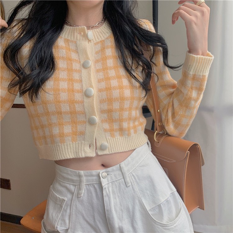 Knitted checkered blouse