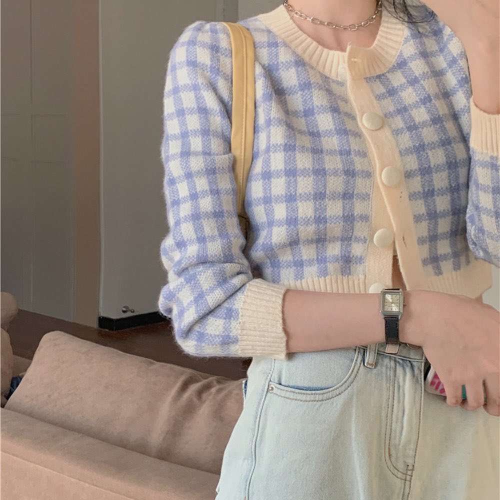 Knitted checkered blouse