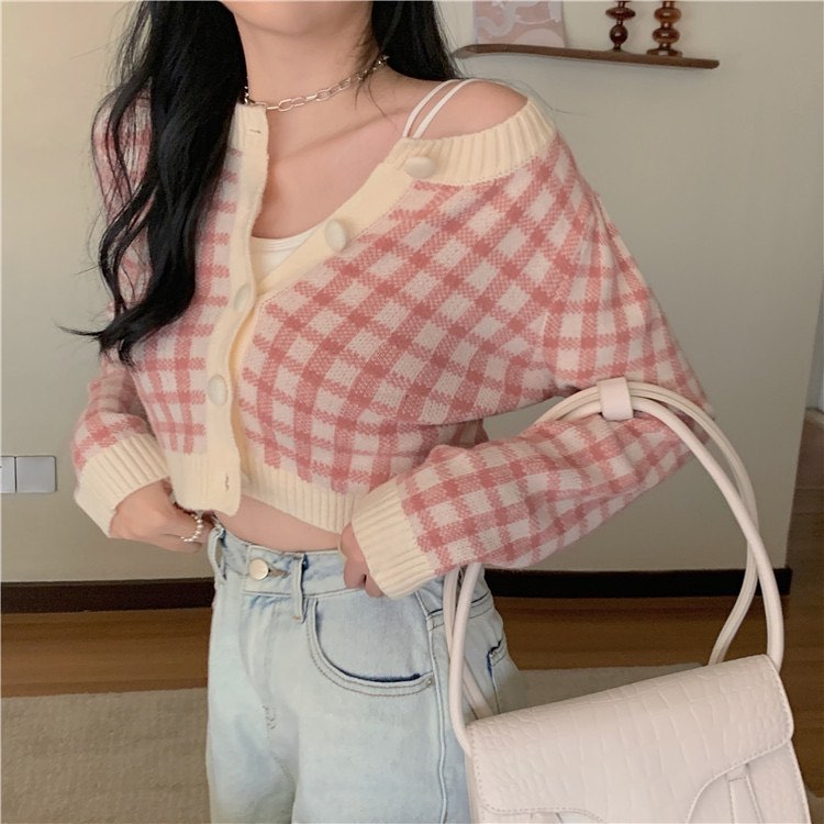 Knitted checkered blouse