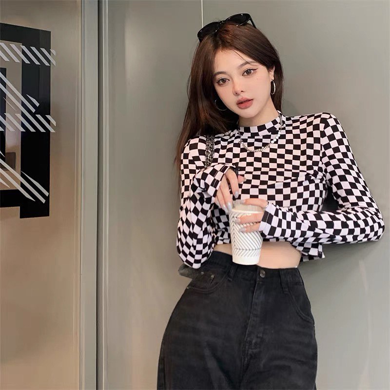 Turtle neck checkered long sleeve blouse