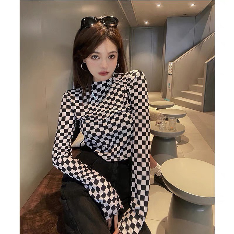 Turtle neck checkered long sleeve blouse