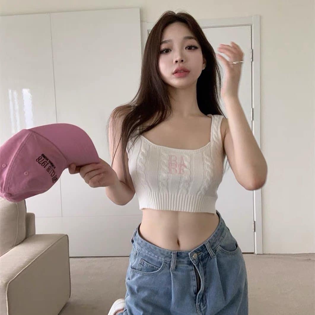 Babe Sleeveless Knitted Top