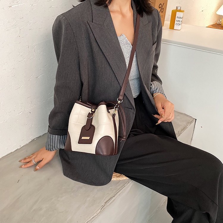 Adjustable straps mini bucket bag