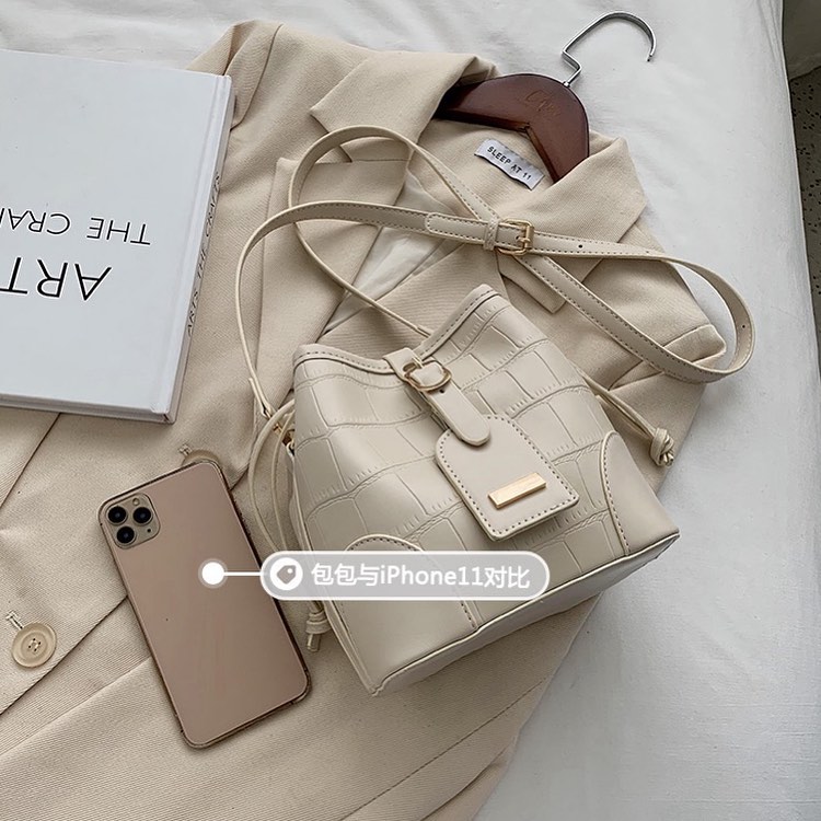 Adjustable straps mini bucket bag