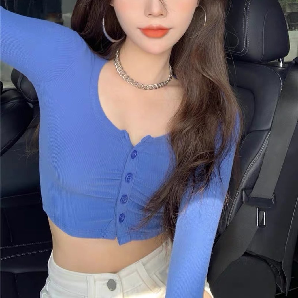 Round neck long sleeve button crop top