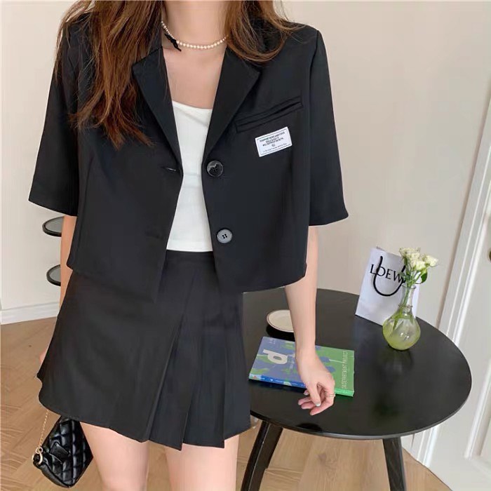Short sleeve suit outer