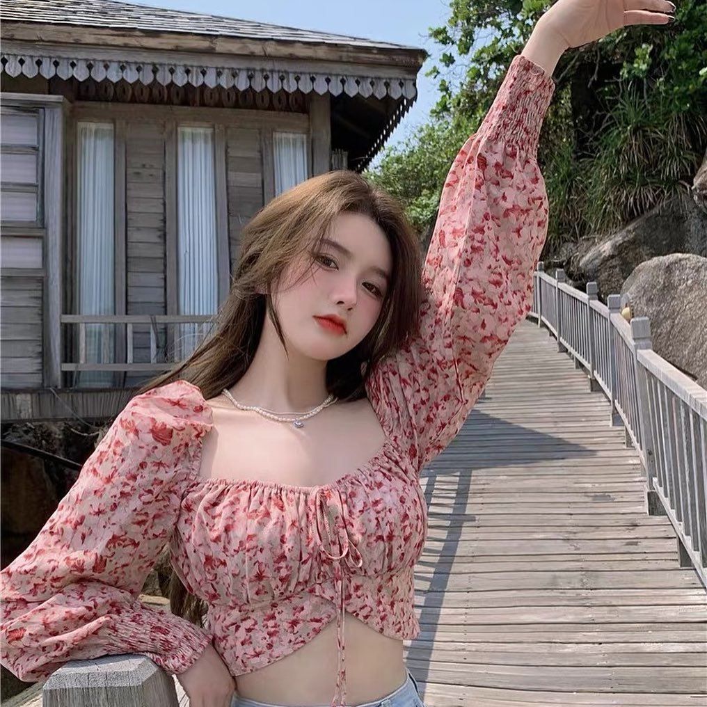 Pink puffy sleeve floral blouse