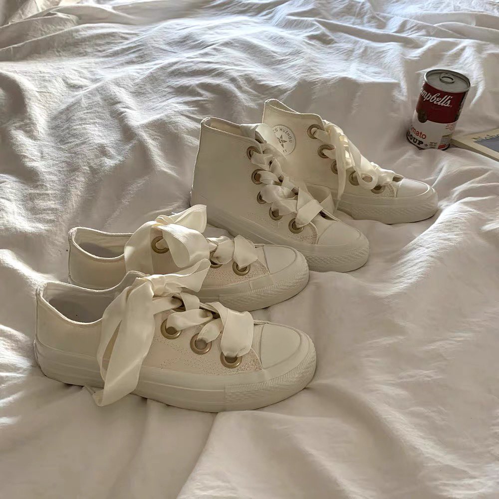 Ribbon canvas sneaker