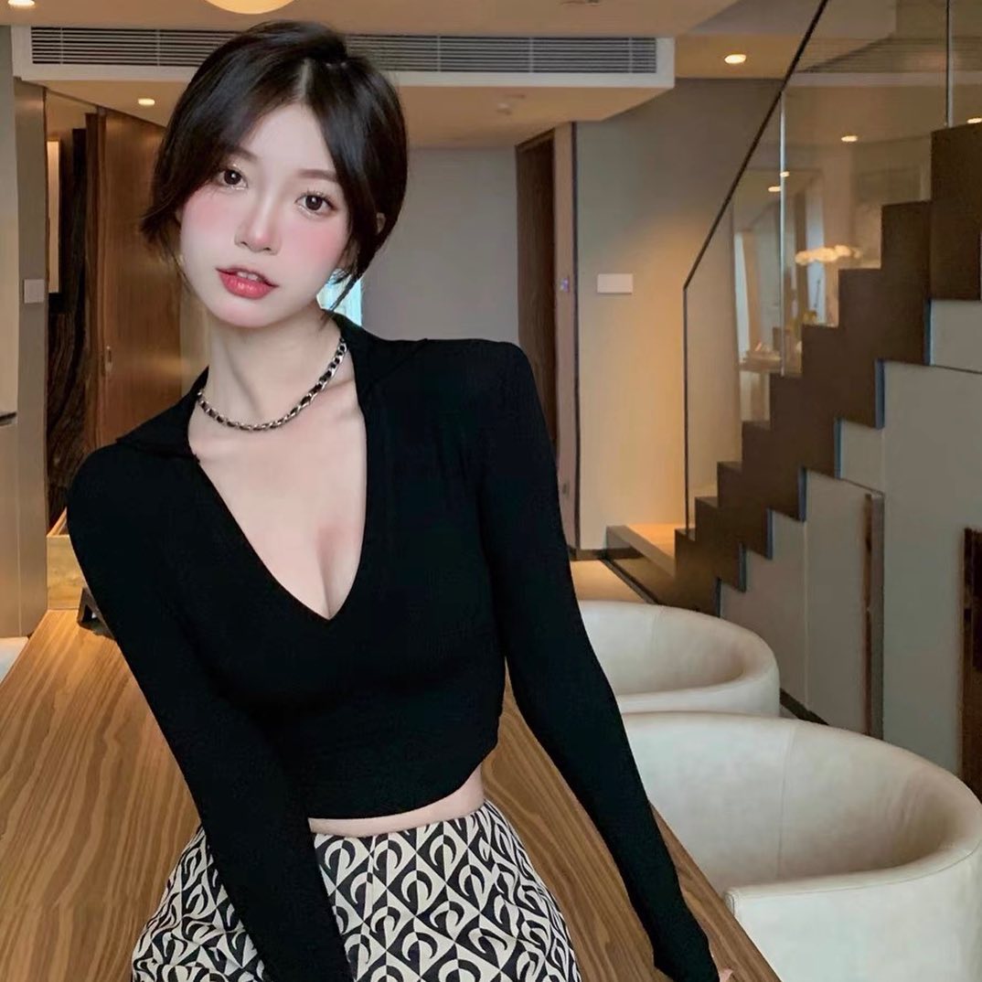 Long sleeve V neck collar blouse