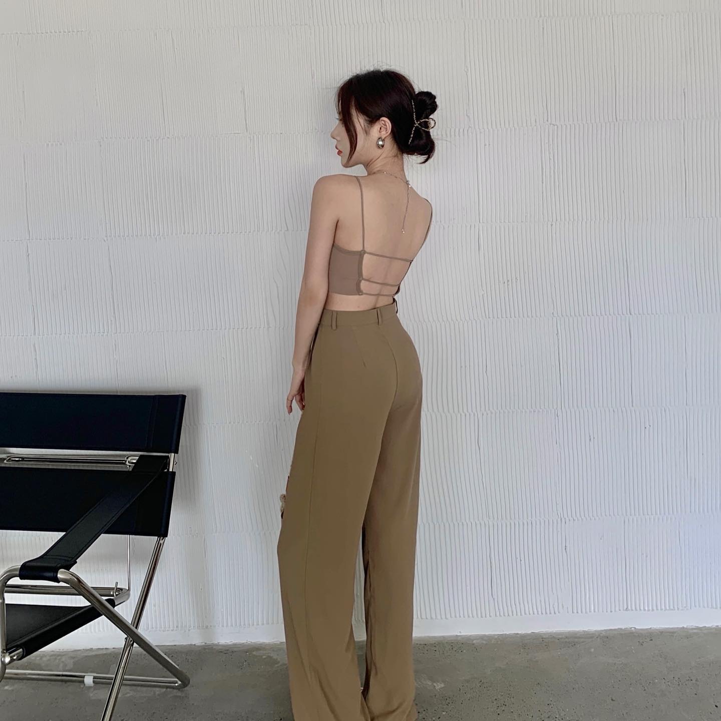 Sleeveless bralette & high waist straight trouser set wear