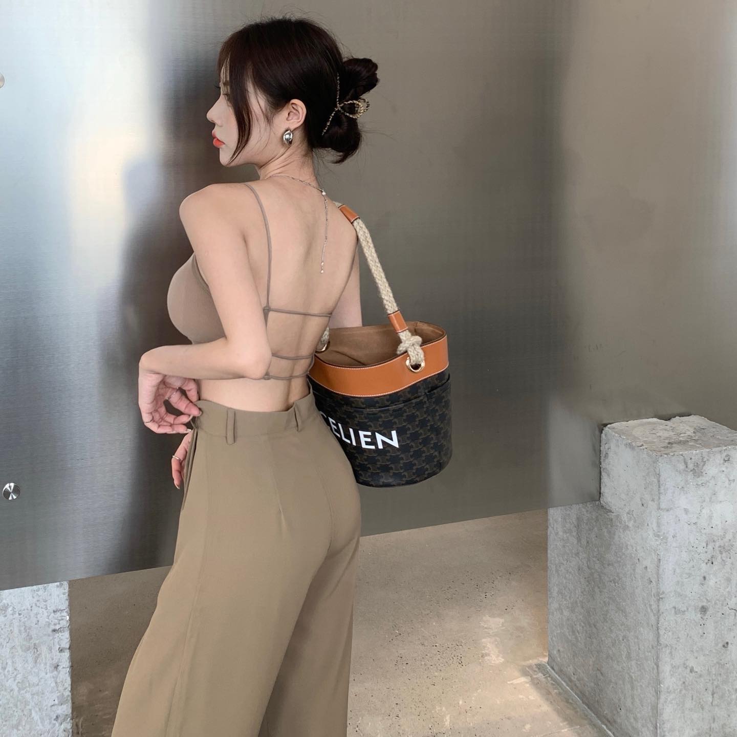 Sleeveless bralette & high waist straight trouser set wear