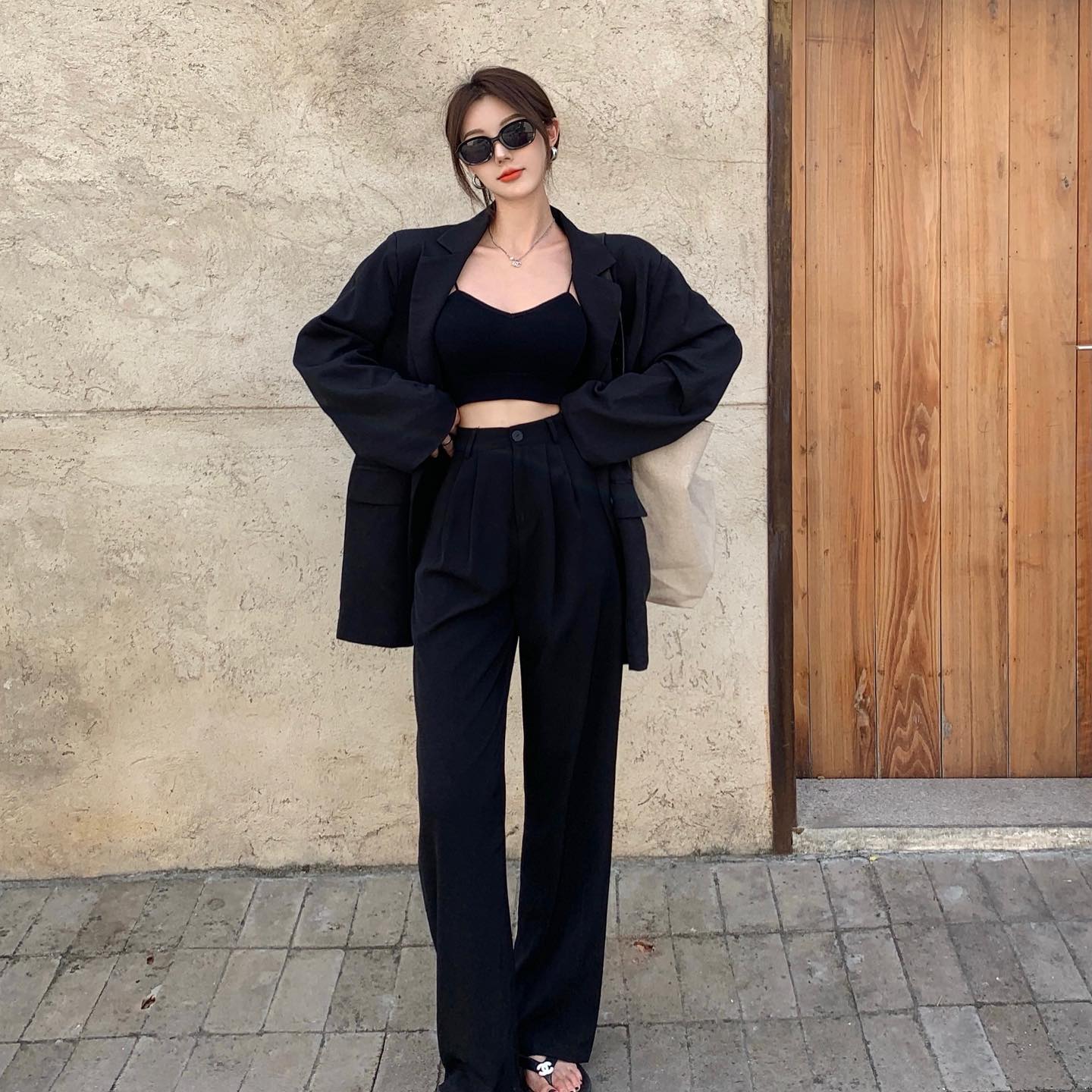 Sleeveless bralette & high waist straight trouser set wear