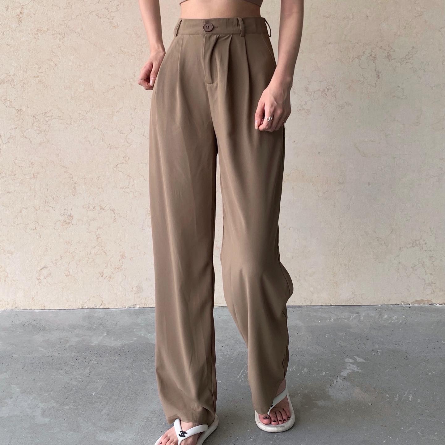 Sleeveless bralette & high waist straight trouser set wear